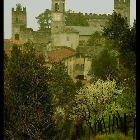 Al Castello 아파트 데르비오