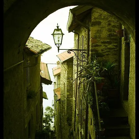 Al Castello 데르비오
